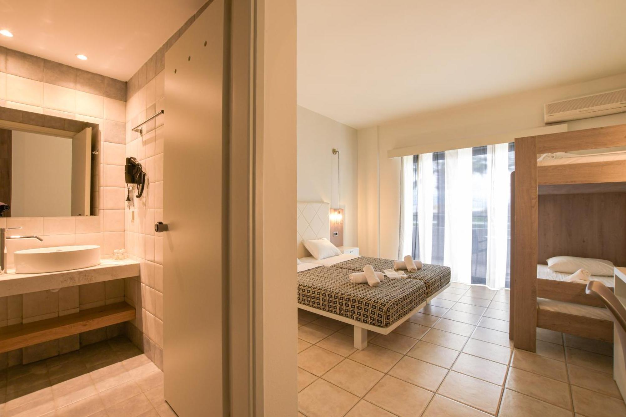 Bay By Omilos Hotel 4*